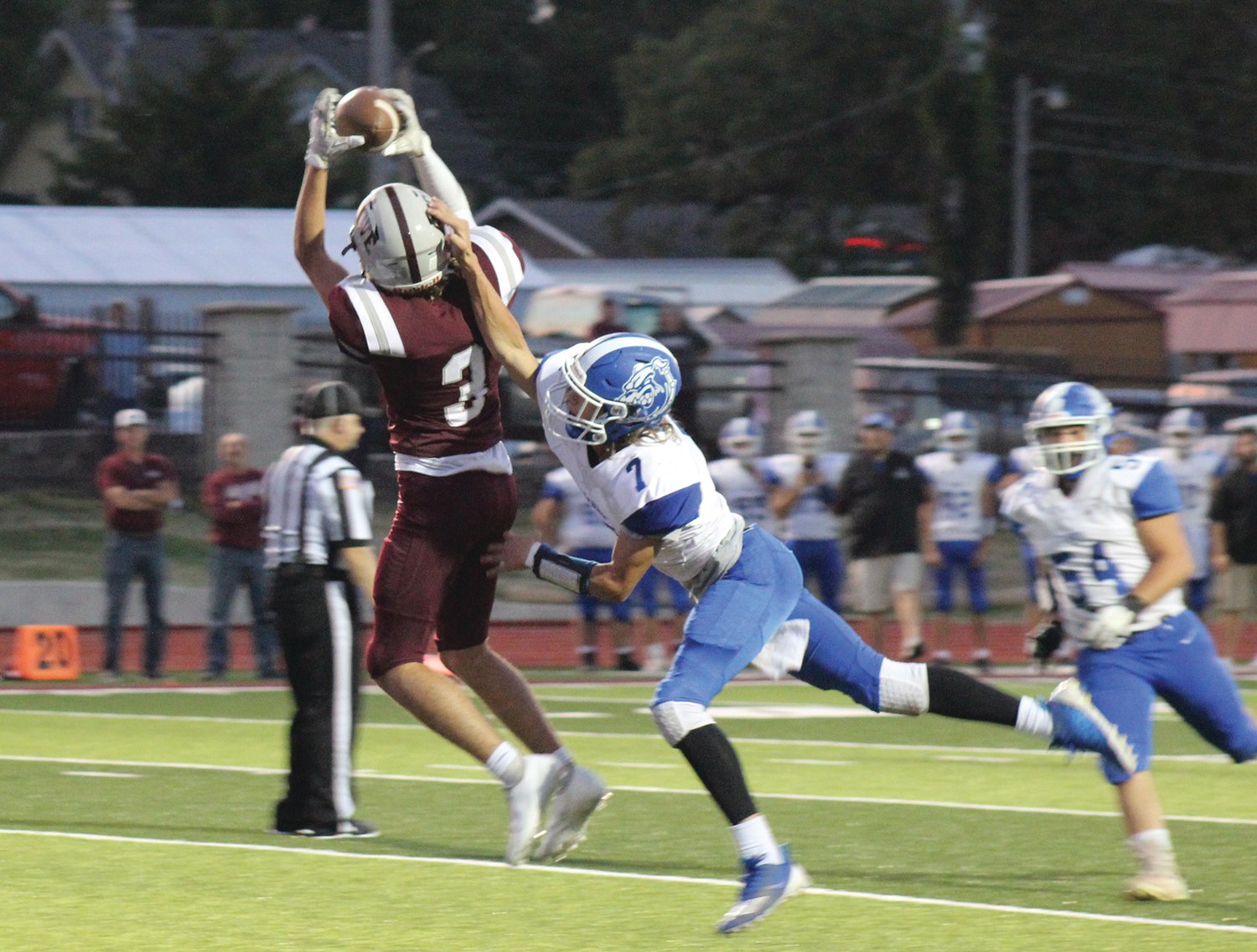 Mountain Grove’s Drew Vaughan hauls in a pass from quarterback Tyson Elliott for the game’s opening touchdown.